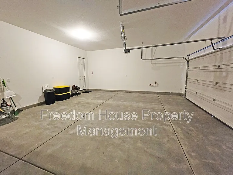 4901 Fairwood Ct — Photo 24