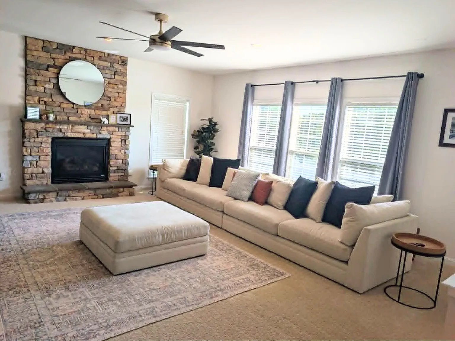 5 bed, 4.5 bath, 5034 sqft, $4,700 — Photo 3