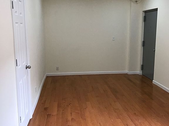 5th image of 4707 39th St APT 10D