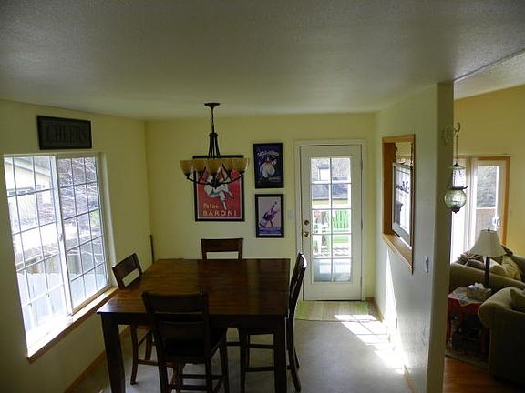 5th image of 1320 Herrick Ave