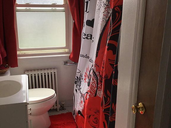 5th image of 912 W Roosevelt Rd #1