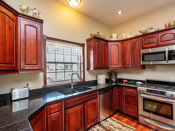5th image of 726 Kaitlynn Ave