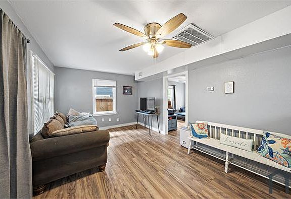 2nd image of 609 Sealy St #2