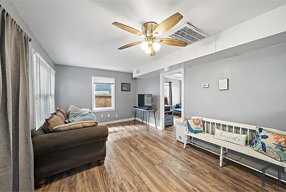 609 Sealy St #2 — Photo 2