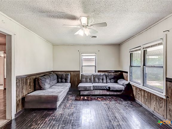 5th image of 104 E Reagan Ave