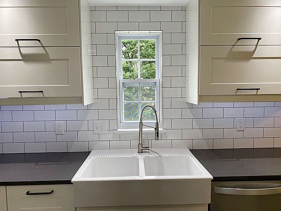 Farmhouse sink. 