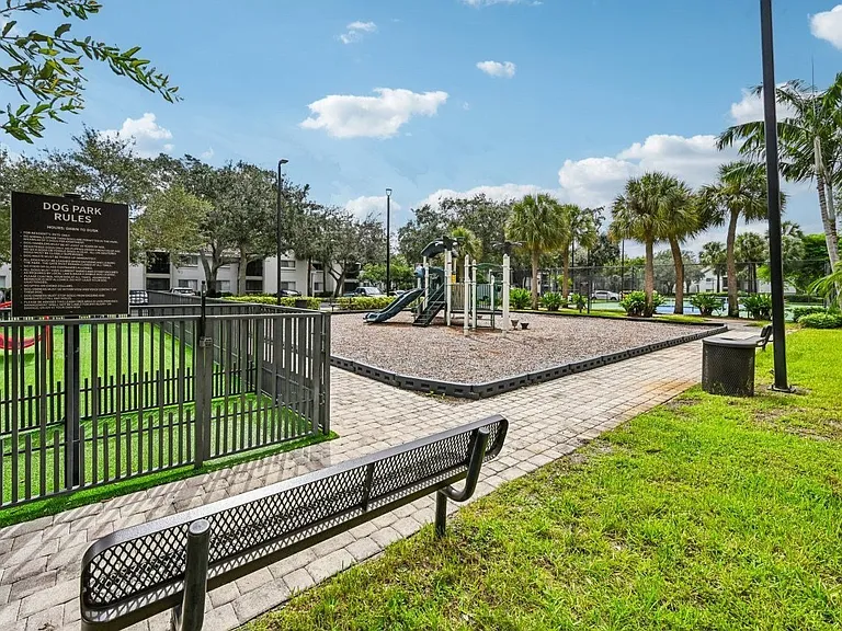 Legacy at Palm Aire — Photo 17