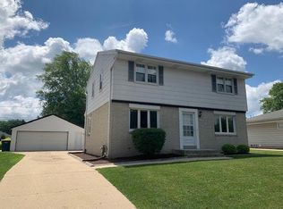 2437 W Carrington Ave, Oak Creek, WI 53154