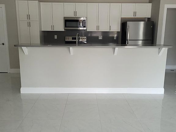 2nd image of 960 Main St #1201
