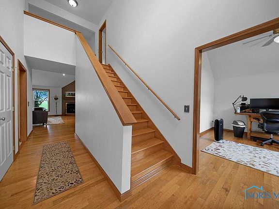 4th image of 691 Sandstone Dr