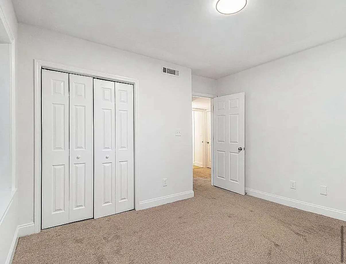 2 bed, 1000 sqft, $1,690 — Photo 2
