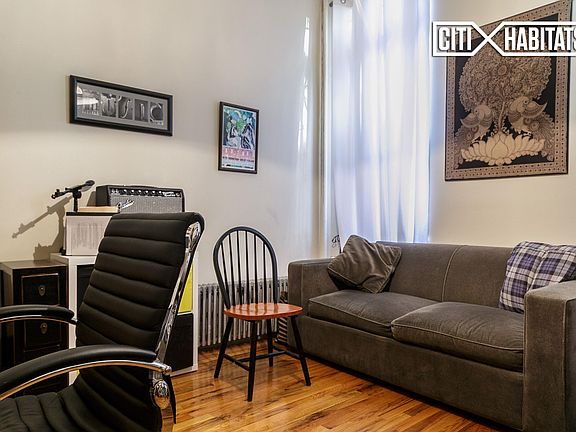 5th image of 516 Carlton Ave APT 1