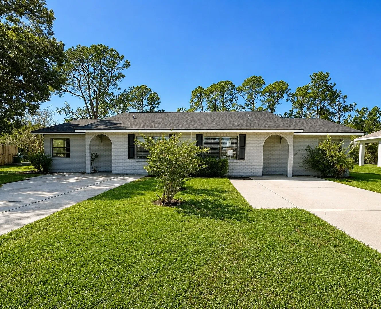 Charming 2-Bed, 2-Bath Home with Screened Lanai in Kissimmee! — Photo 2