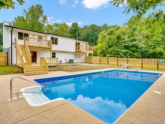 2nd image of 305 Cross Creek Dr