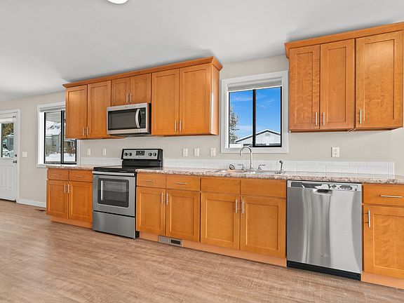 5th image of 250 S Harris Ave Unit A