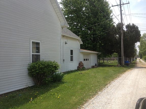 Alley, side view
