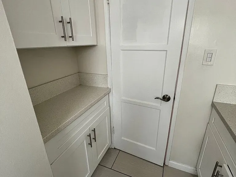 209 W Maple St #B — Photo 17