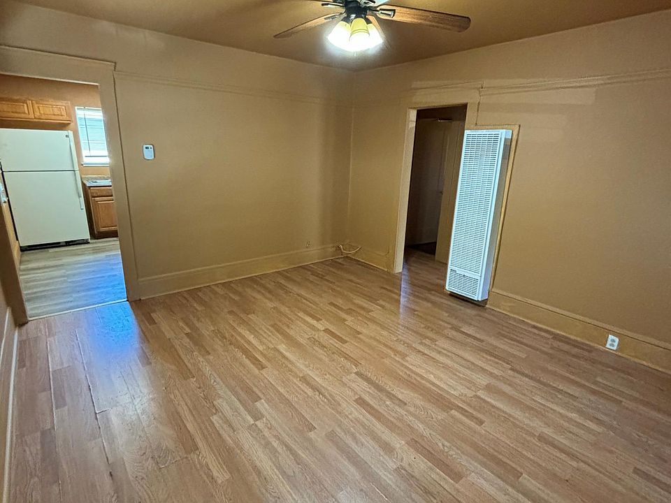 Living room (angle 1)