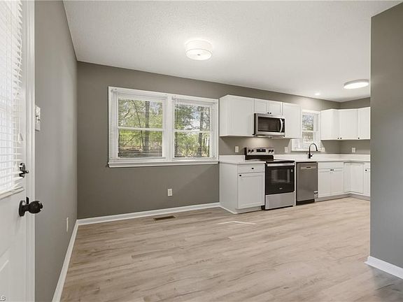 5th image of 436 Elam Ave