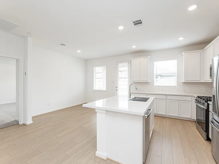 9723 Rialto Heights Dr — Photo 11