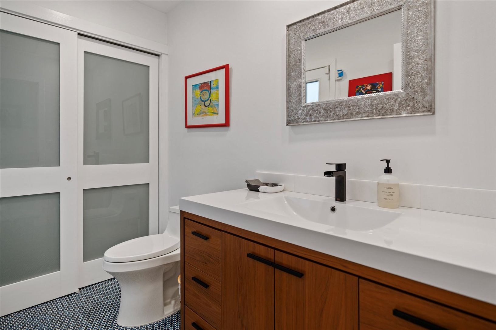  Stylish renovation of the home's powder room