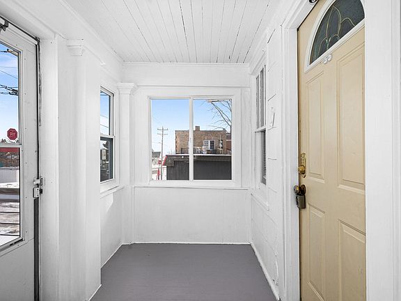 2nd image of 915 N 13th Ave E