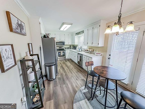 5th image of 199 Amberidge Dr NW
