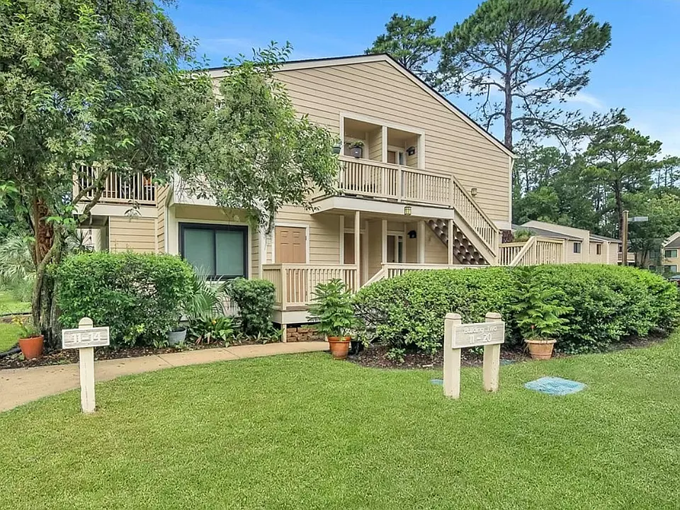53 Delander Ct #33