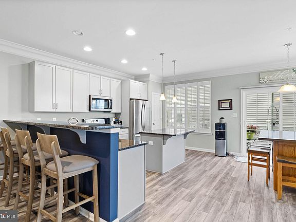 5th image of 3759 Green St