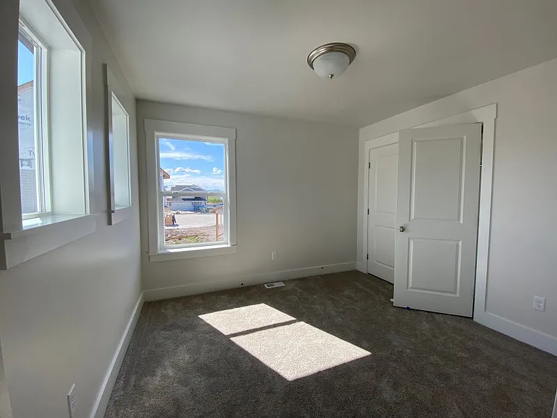 new single family home — Photo 4