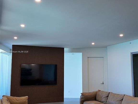 3rd image of 18555 Collins Ave APT 905