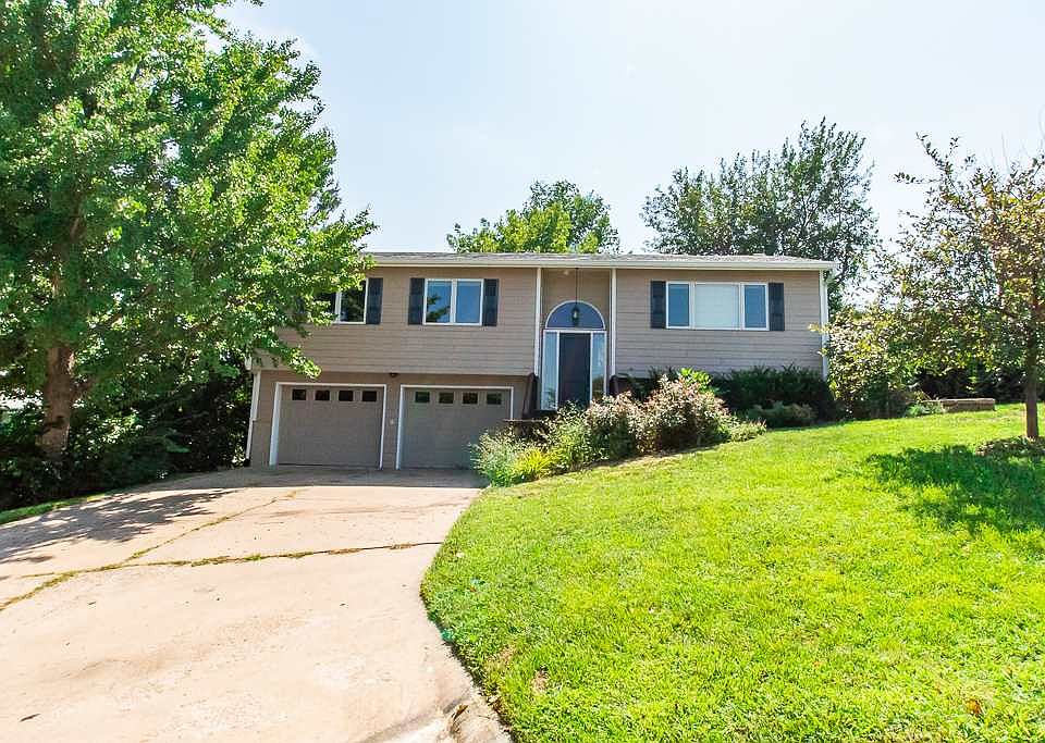 1st image of 109 N Dartmouth Dr