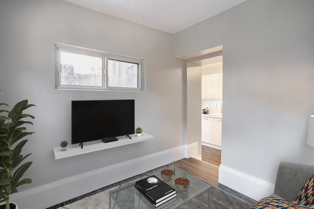 Building Photo - 470 Roncesvalles Ave #STUDIO