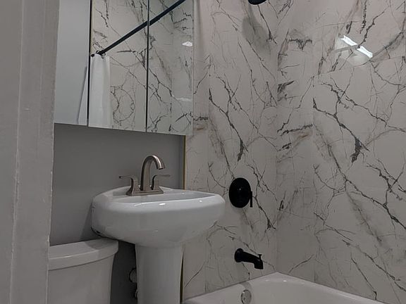 5th image of 237 Davenport Ave