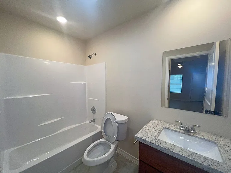2904 E Lyon St — Photo 26