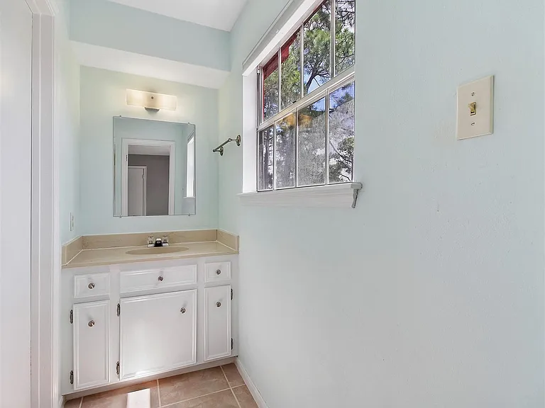 22418 Prince George St — Photo 31