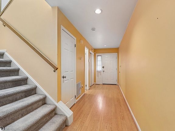 4th image of 80 Lexington Ln #80