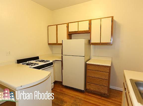3rd image of 627 W Oakdale Ave #Ua1