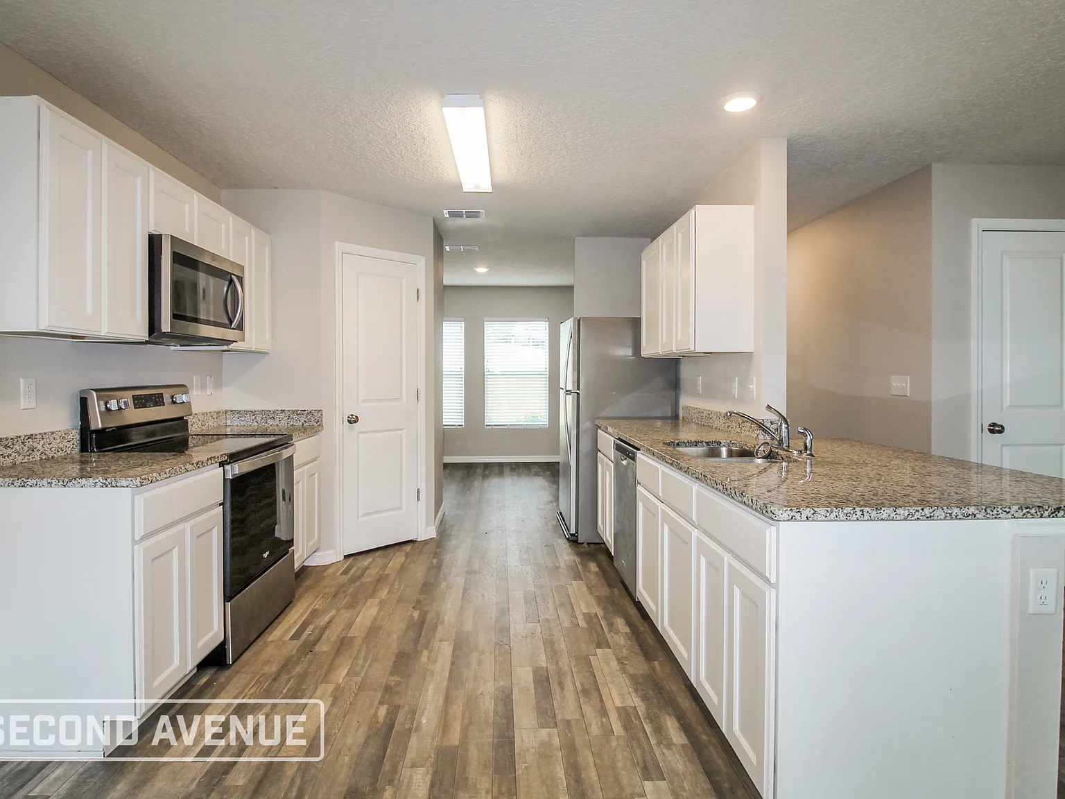5 bed, 3.0 bath, 2274 sqft, $1,895 — Photo 2