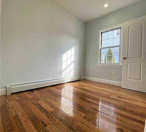 4th image of 11533 174th St
