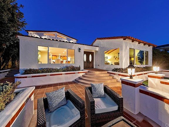 2nd image of 1039 Sunset Cliffs Blvd