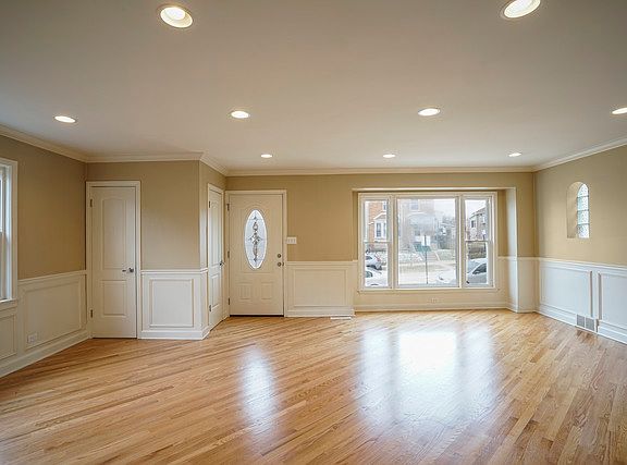 2nd image of 6324 W Newport Ave