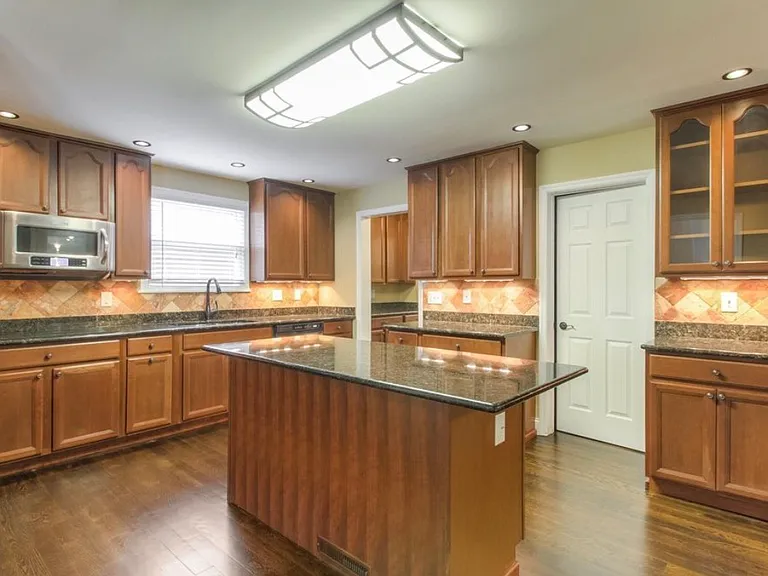 410 Lancaster Ave — Photo 12