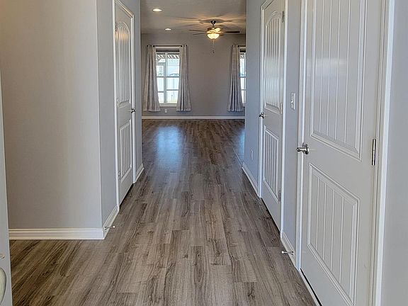 2nd image of 3075 Highbury Ct