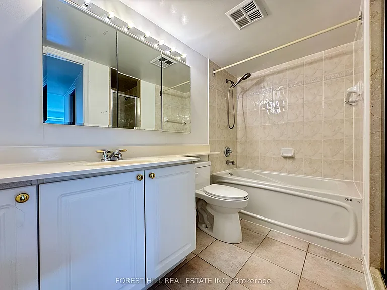 889 Bay St #810 — Photo 13