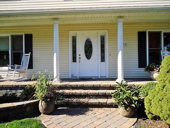 3rd image of 870 Chivas Dr