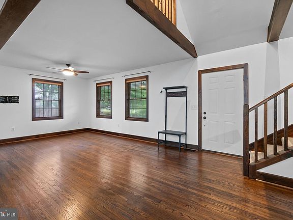5th image of 110 Greenway St NW
