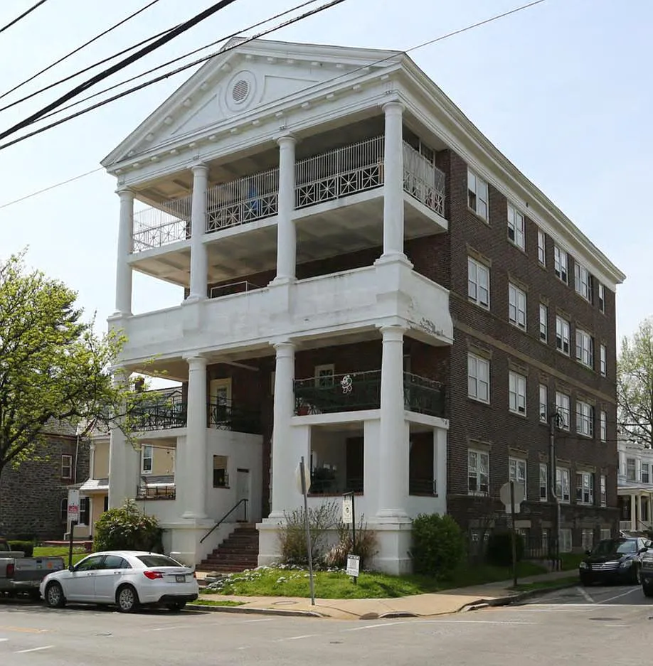 Building Photo - School House Ln