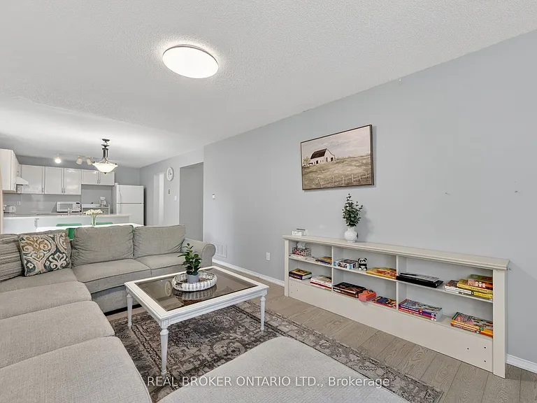 1895 Applewood Ave #UPPER — Photo 14
