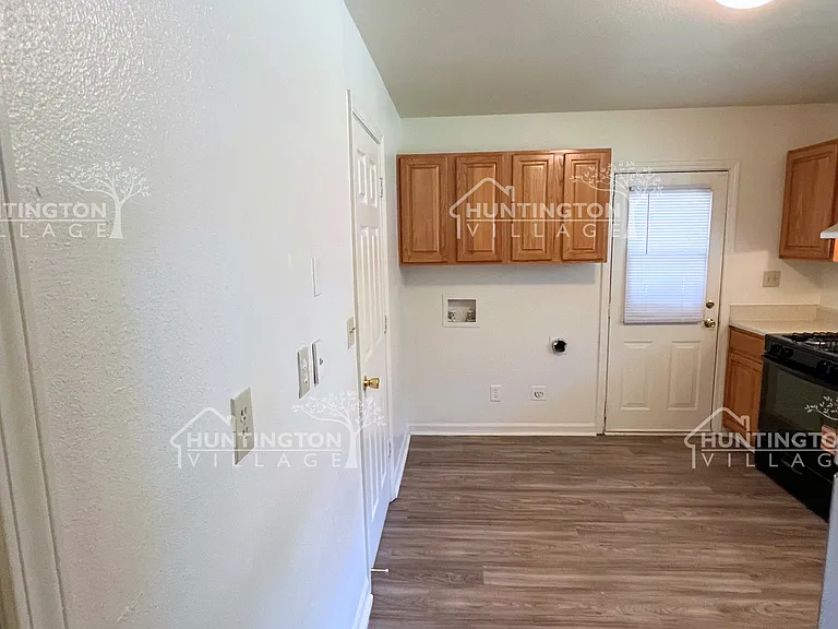 711 Olmstead St — Photo 4